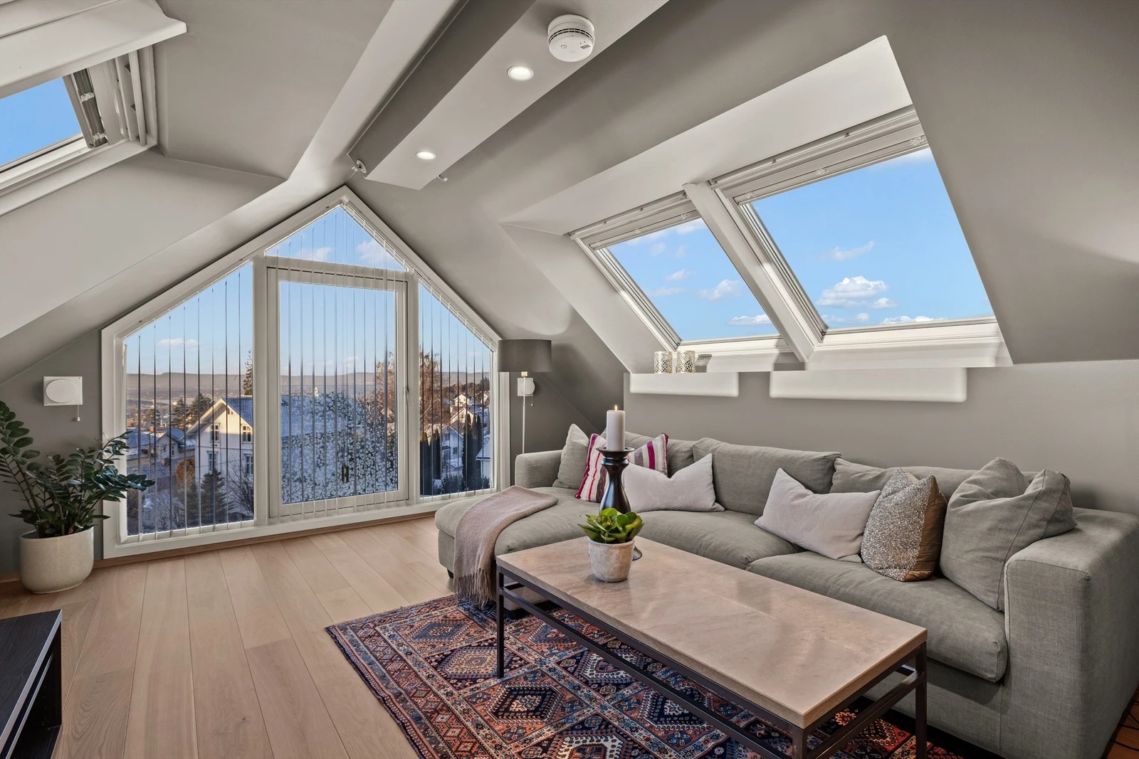 Soverom / stue 2. etg. Her er i det i dag dobbeltseng. 